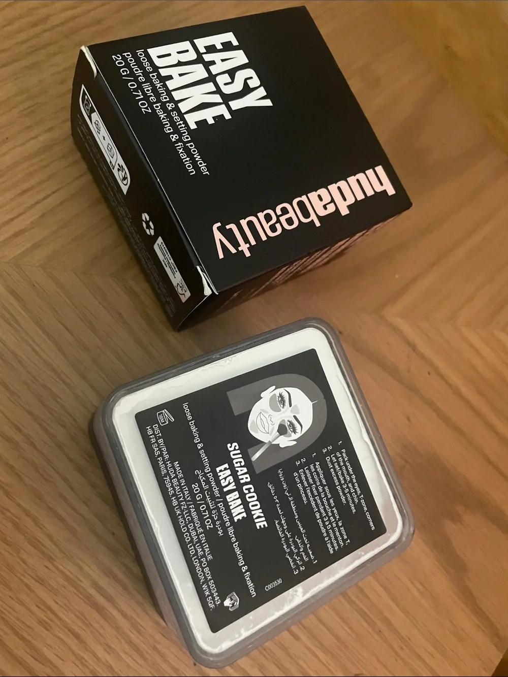 HUDA BEAUTY Black Compact with Pale Pink Logo